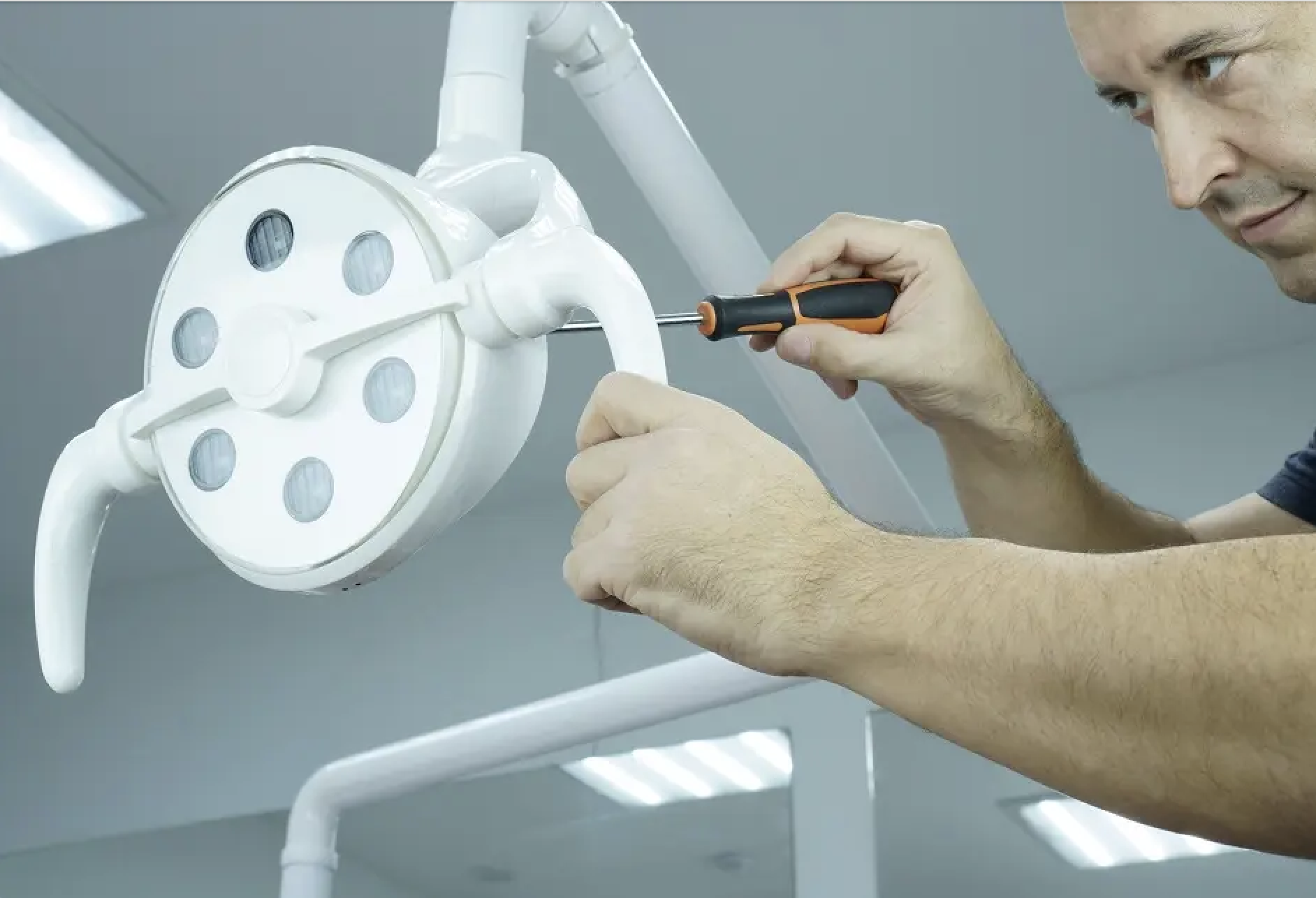 Thiết bị nha khoa hỏng hóc: Chi phí thực sự và cách phòng ngừa hiệu quả